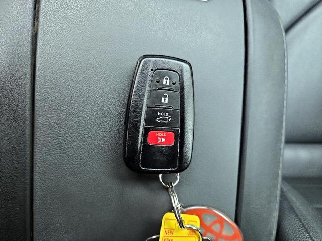 Photo of 2021 Black Toyota Highlander Hybrid