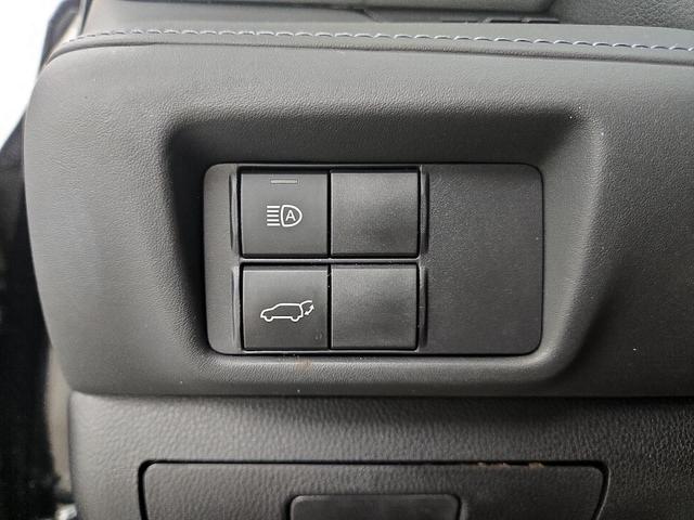 Photo of 2021 Black Toyota Highlander Hybrid