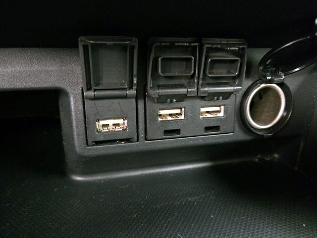 Photo of 2021 Black Toyota Highlander Hybrid