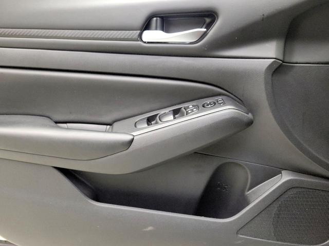 Photo of 2022 Silver Nissan Altima