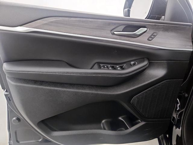 Photo of 2023 Black Jeep Grand Cherokee L