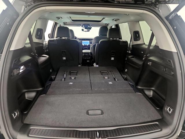 Photo of 2023 Black Jeep Grand Cherokee L