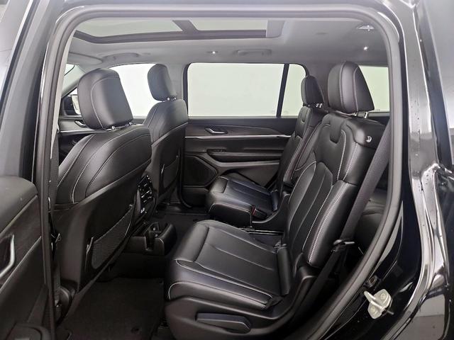 Photo of 2023 Black Jeep Grand Cherokee L