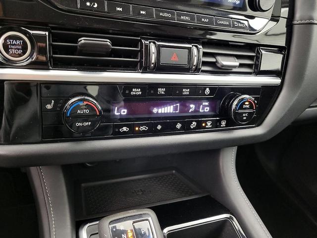 Photo of 2022 White Nissan Pathfinder