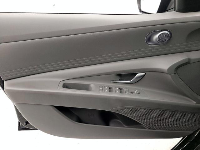 Photo of 2023 Black Hyundai ELANTRA