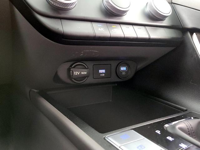 Photo of 2023 Black Hyundai ELANTRA