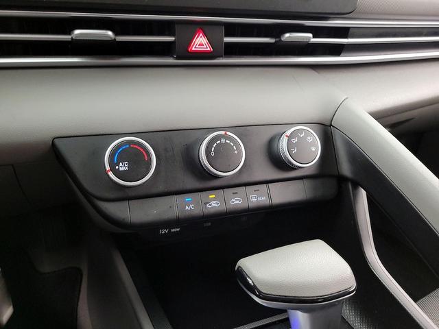 Photo of 2023 Black Hyundai ELANTRA