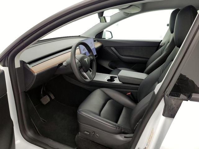 Photo of 2022 White Tesla Model Y