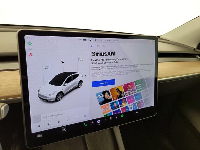 Photo of 2022 White Tesla Model Y