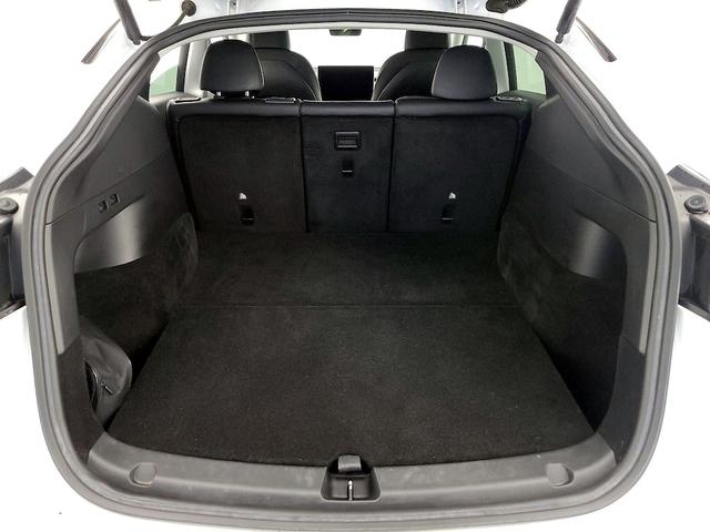 Photo of 2022 White Tesla Model Y