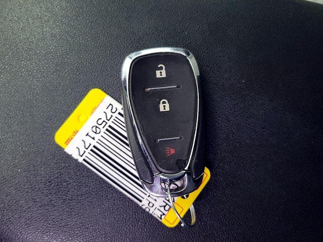 Photo of 2023 White Chevrolet Equinox
