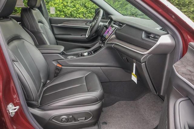 Photo of 2025 Velvet Red Pearlcoat Jeep Grand Cherokee