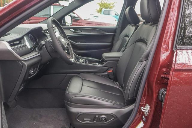 Photo of 2025 Velvet Red Pearlcoat Jeep Grand Cherokee