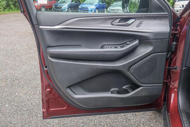 Photo of 2025 Velvet Red Pearlcoat Jeep Grand Cherokee