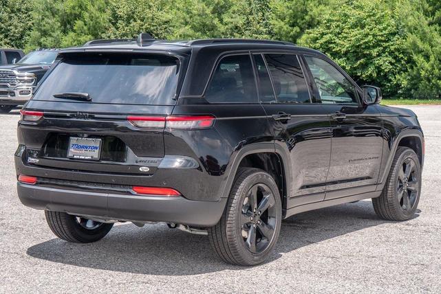 Photo of 2025 Diamond Black Crystal Pearlcoat Jeep Grand Cherokee