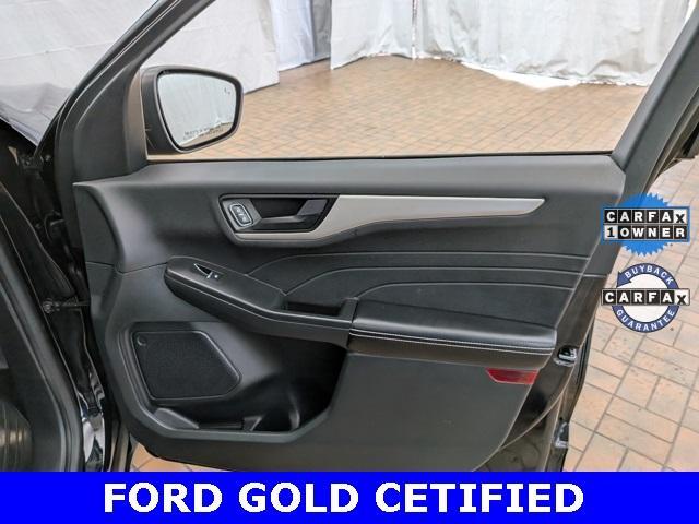 Photo of 2022 Black Metallic Ford Escape