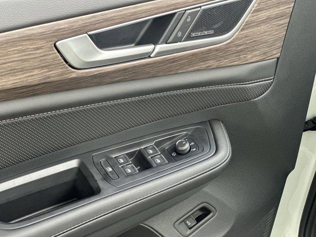 Photo of 2026 Opal White Pearl Volkswagen Atlas