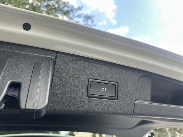 Photo of 2026 Opal White Pearl Volkswagen Atlas