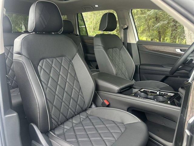 Photo of 2026 Opal White Pearl Volkswagen Atlas