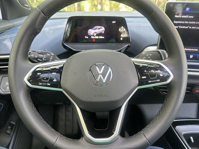 Photo of 2025 Opal White w/Black Roof Volkswagen ID.4
