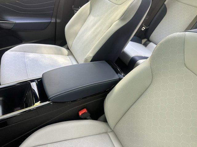 Photo of 2025 Opal White w/Black Roof Volkswagen ID.4