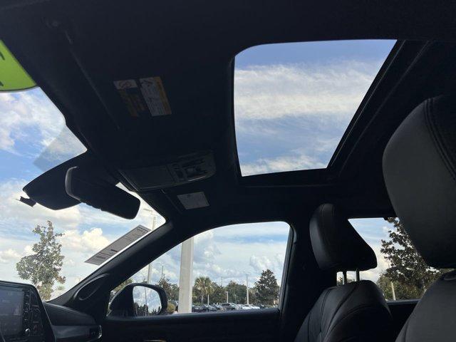 Photo of 2021 Blizzard Pearl Toyota Highlander