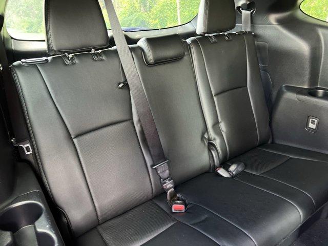 Photo of 2021 Blizzard Pearl Toyota Highlander