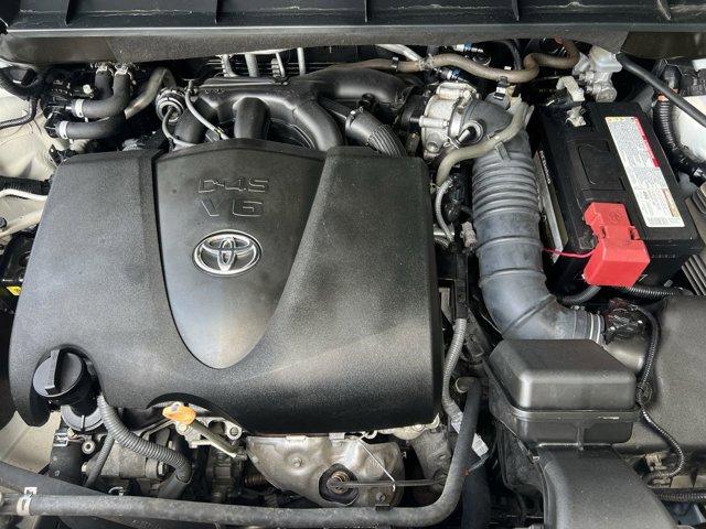 Photo of 2021 Blizzard Pearl Toyota Highlander