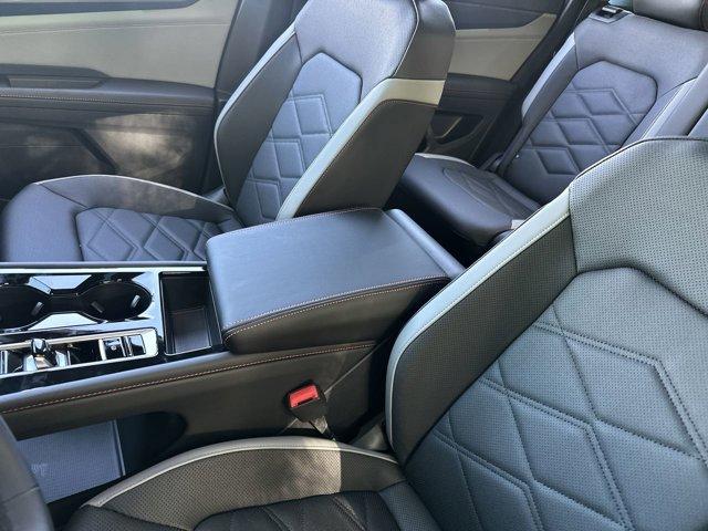 Photo of 2025 Pure Gray Volkswagen Atlas