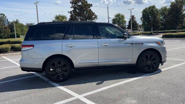 Photo of 2023 Silver Radiance Metallic Clearcoat Lincoln Navigator