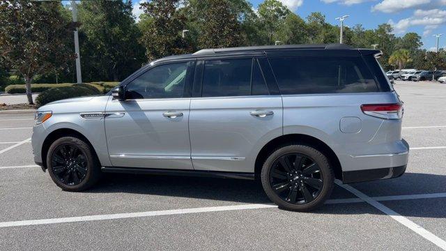 Photo of 2023 Silver Radiance Metallic Clearcoat Lincoln Navigator
