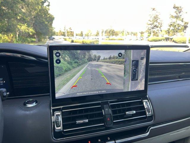 Photo of 2023 Silver Radiance Metallic Clearcoat Lincoln Navigator
