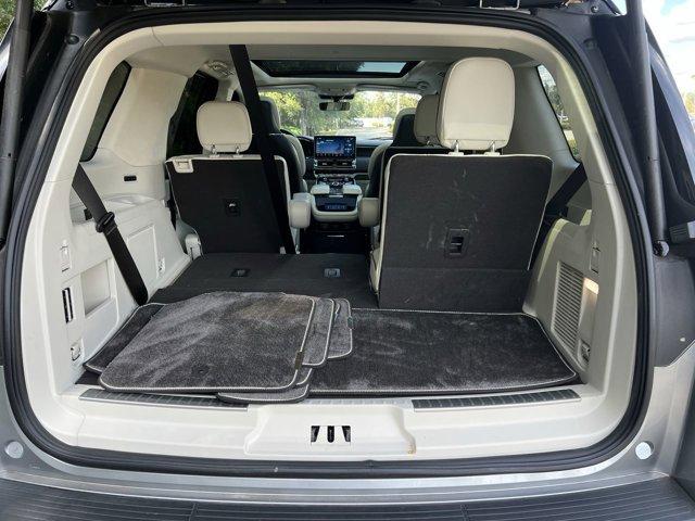 Photo of 2023 Silver Radiance Metallic Clearcoat Lincoln Navigator