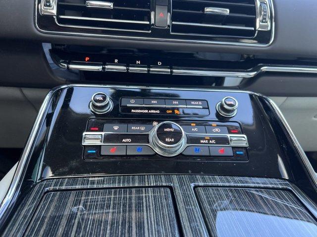 Photo of 2023 Silver Radiance Metallic Clearcoat Lincoln Navigator