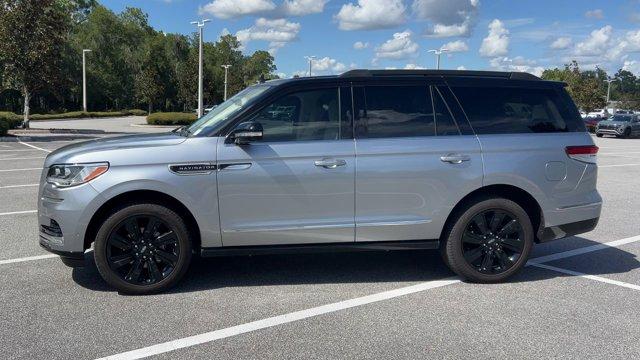 Photo of 2023 Silver Radiance Metallic Clearcoat Lincoln Navigator