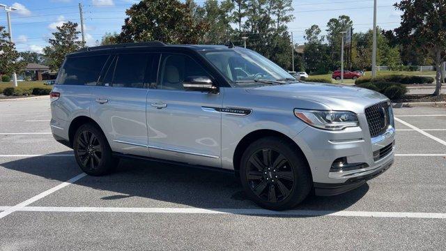 Photo of 2023 Silver Radiance Metallic Clearcoat Lincoln Navigator