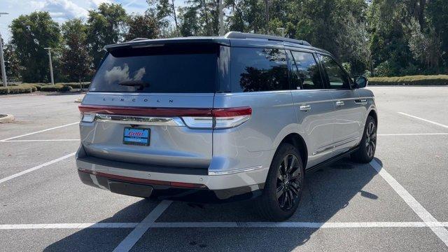 Photo of 2023 Silver Radiance Metallic Clearcoat Lincoln Navigator