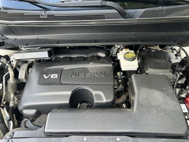 Photo of 2017 Glacier White Nissan Pathfinder