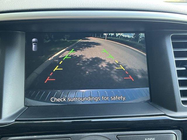 Photo of 2017 Glacier White Nissan Pathfinder