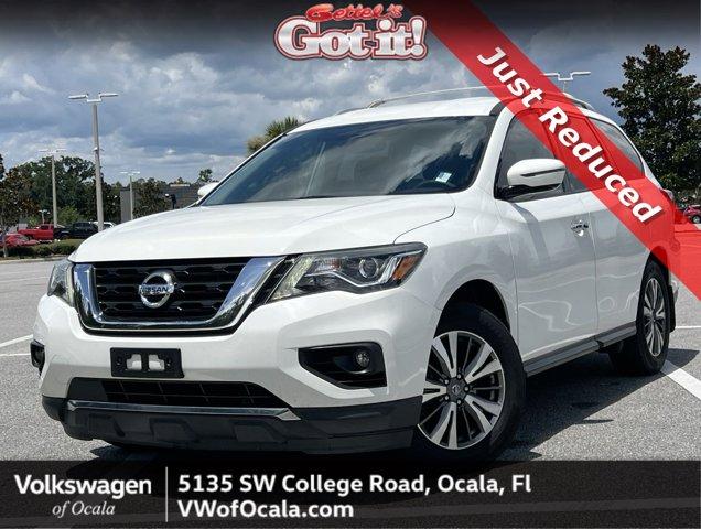 Photo of 2017 Glacier White Nissan Pathfinder