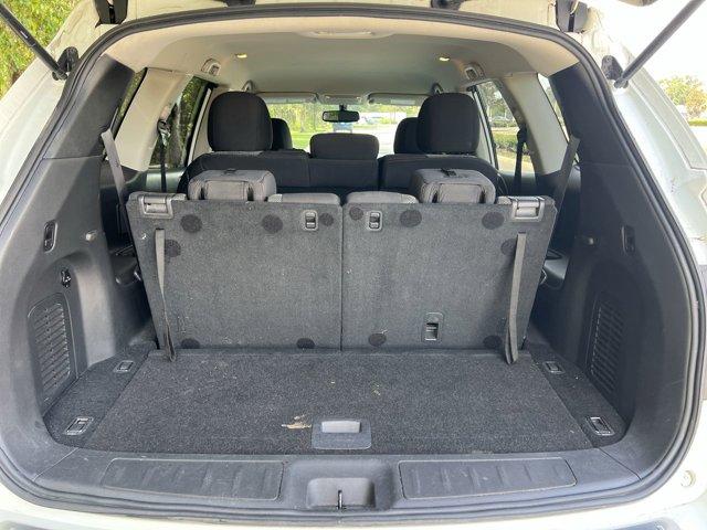 Photo of 2017 Glacier White Nissan Pathfinder