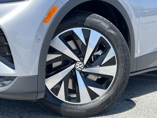 Photo of 2025 Silver Mist Metallic Volkswagen ID.4