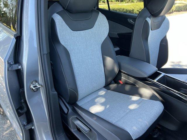 Photo of 2025 Silver Mist Metallic Volkswagen ID.4