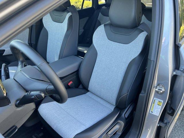 Photo of 2025 Silver Mist Metallic Volkswagen ID.4