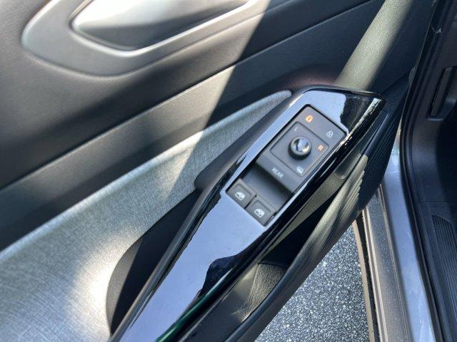 Photo of 2025 Silver Mist Metallic Volkswagen ID.4