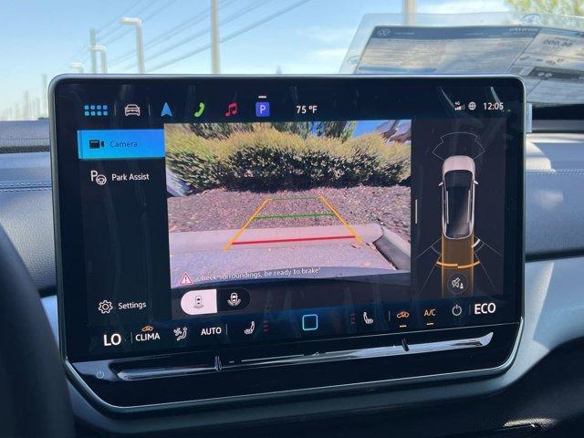 Photo of 2025 Silver Mist Metallic Volkswagen ID.4