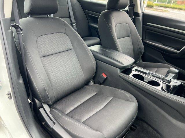 Photo of 2023 Pearl White Tricoat Nissan Altima
