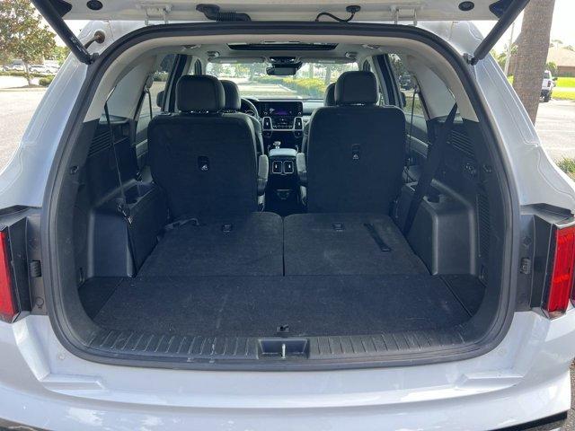 Photo of 2023 Glacial White Pearl Kia Sorento