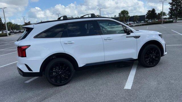 Photo of 2023 Glacial White Pearl Kia Sorento