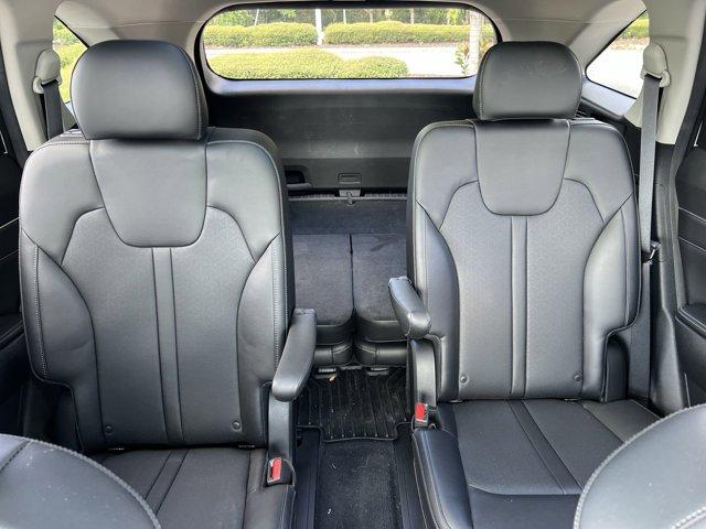 Photo of 2023 Glacial White Pearl Kia Sorento